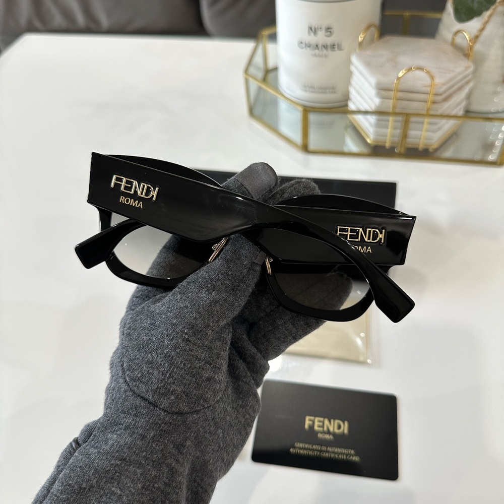 FENDI Oversized Sunglasses BLACK